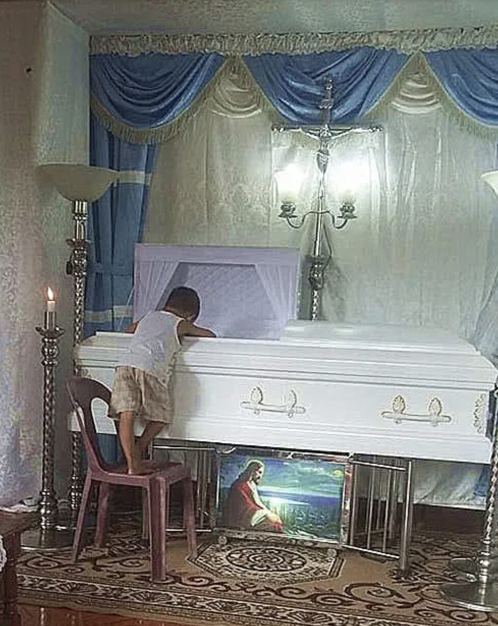 child at mother's coffin